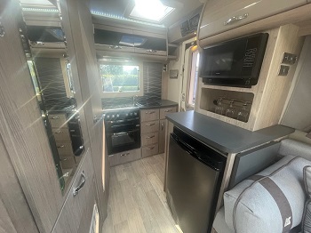 Auto-Sleepers Broadway EK TB LP