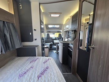Swift Voyager 564