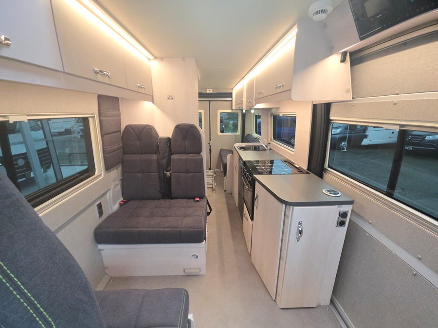 Auto-Sleepers Active FL 635