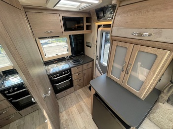 Auto-Sleepers Nuevo EK Plus - Automatic