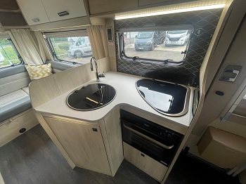Auto-Trail F68 - Automatic