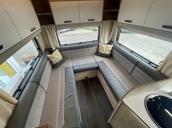 Auto-Trail F68 - Automatic