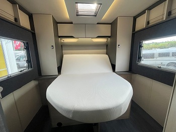 Auto-Trail F74 - Automatic