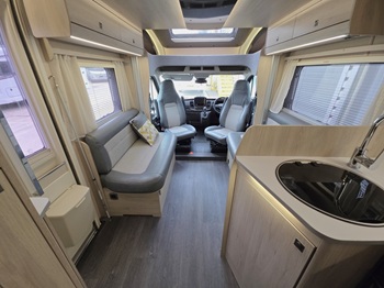 Auto-Trail F-line F60 - Automatic