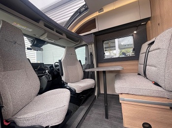 Auto-Trail Excel 690L - Automatic
