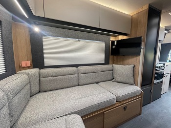 Auto-Trail Excel 690L - Automatic