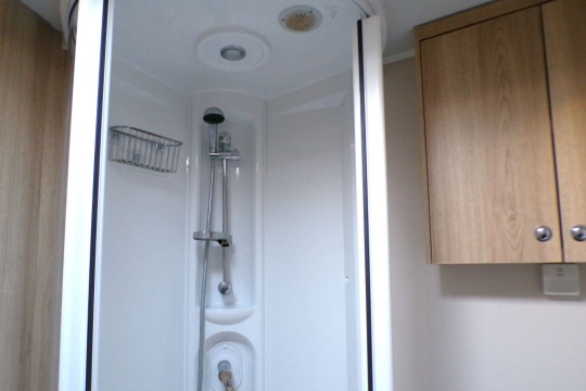elddis-shower-interior-rect.jpg