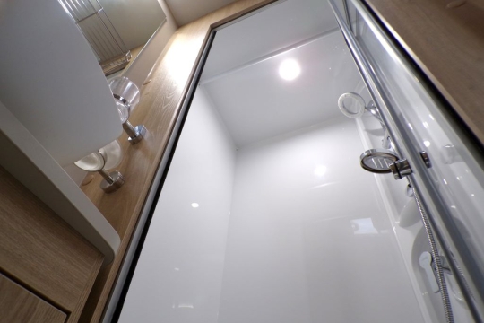 elddis-shower-interior-rectangle.jpg