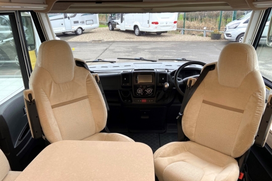 rapido-850f-interior-cab.jpg