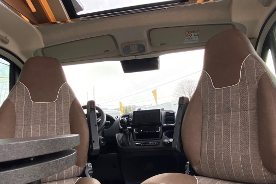 malibu-first-class-two-rooms-skyview-interior-cab.jpg