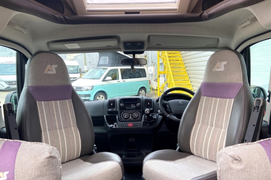 auto-sleepers-broadway-ek-tb-lp-interior-cab.jpg
