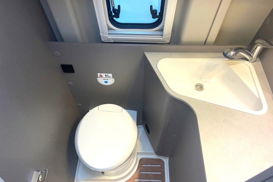 etrvsco-cv-64-sb-interior-washroom.jpg