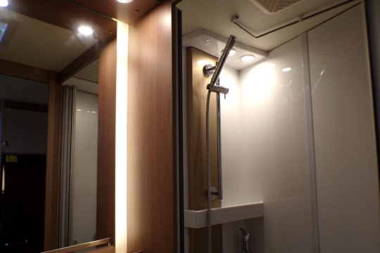 burstner-shower-interior-rect.jpg