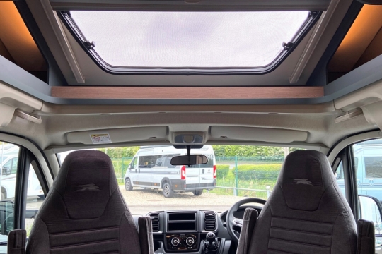laika-kosmo-l409-interior-cab-skylight.jpg