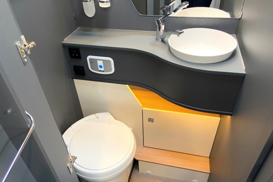 laika-kosmo-l409-interior-washroom.jpg