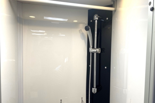 etrusco-t7400-qbc-interior-shower.jpg