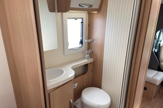 mclouis-fusion-367-interior-bathroom.jpg