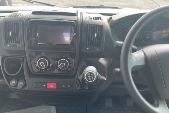 malibu-I-410-db-interior-cab-2.jpg