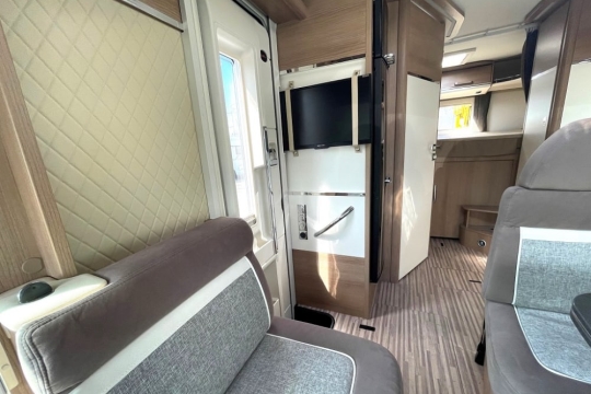 malibu-I-410-db-interior-front-side.jpg