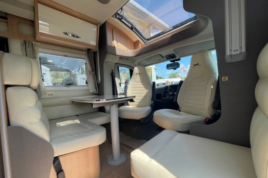 mclouis-fusion-367-interior-front-lounge-from-door.jpg