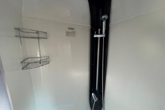 auto-trail-commanche-interior-shower.jpg