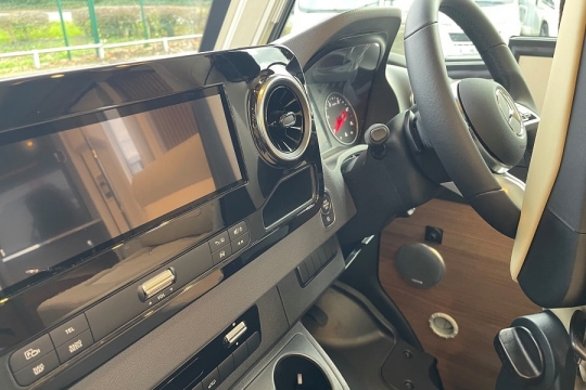 carthago-c2-tourer-I- 145-RB-LE-interior-dash-2.jpg