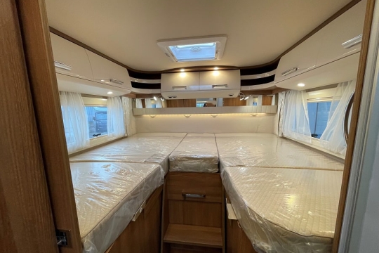carthago-c2-tourer-bed.jpg