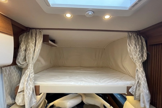 carthago-c2-tourer-I- 145-RB-LE-interior-drop-down-2.jpg