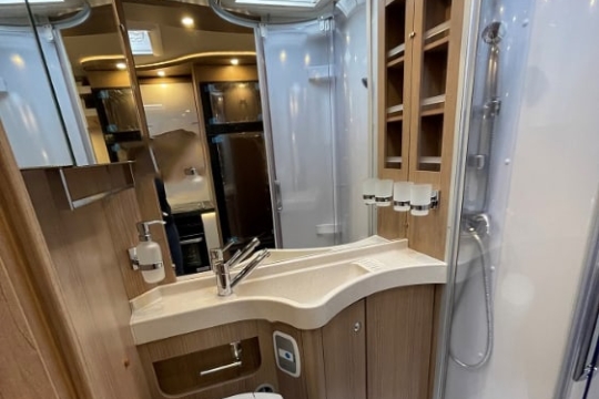 carthago-c1-tourer-interior-washroom-portrait.jpg