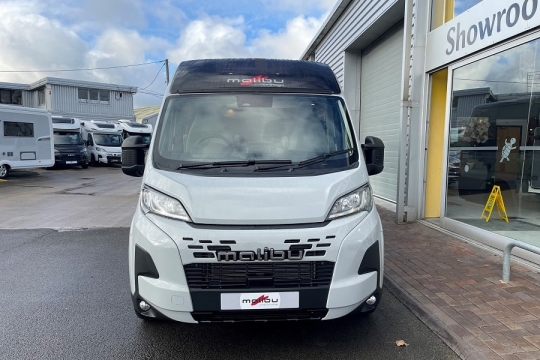 malibu-van-first-class-gt-skyview-640-LE-RB-exterior-front.jpg