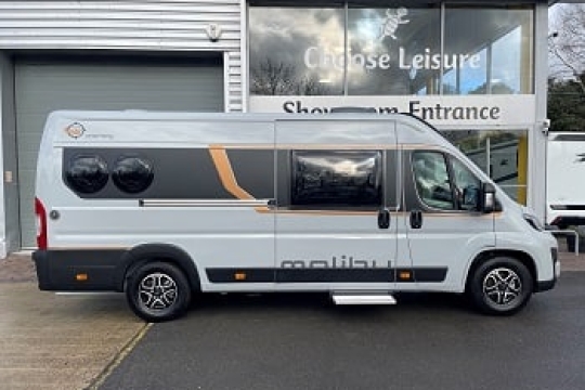 malibu-van-first-class-gt-skyview-640-LE-RB-exterior-side.jpg