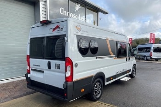 malibu-van-first-class-gt-skyview-640-LE-RB-exterior-rear-side.jpg