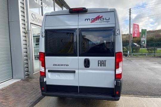 malibu-van-first-class-gt-skyview-640-LE-RB-exterior-rear.jpg
