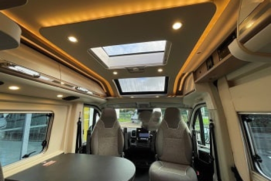 malibu-van-first-class-gt-skyview-640-LE-RB-interior-lighting.jpg