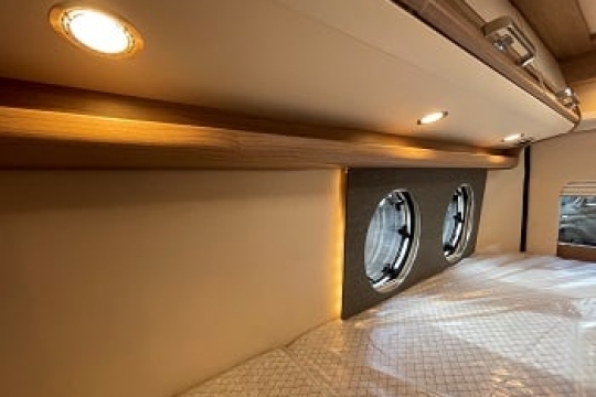 malibu-van-first-class-gt-skyview-640-LE-RB-interior-bed-windows.jpg