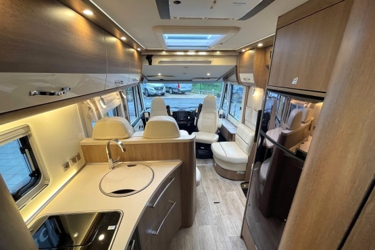 dethelffs-esprit-i-7150-interior-back-to-front.jpg
