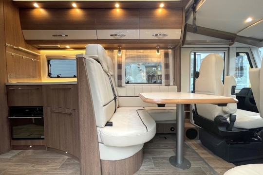 dethelffs-esprit-i-7150-interior-lounge.jpg