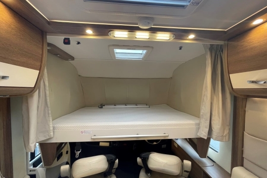 dethelffs-esprit-i-7150-interior-drop-down-bed.jpg
