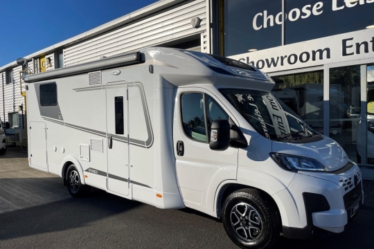 etrusco-t7400-sb-type-x-2025-model-exterior-front-side.jpg