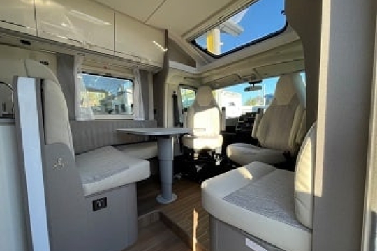 etrusco-t7400-sb-type-x-2025-model-interior-front-lounge.jpg