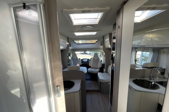 etrusco-t7400-sb-type-x-2025-model-interior-bed-to-front.jpg