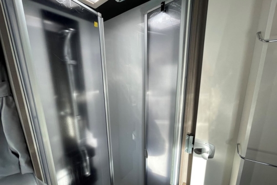 etrusco-t7400-sb-type-x-2025-model-interior-shower.jpg