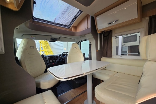 mclouis-fusion-373-interior-front-lounge.jpg