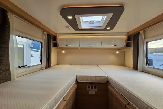 mclouis-fusion-373-interior-bed.jpg