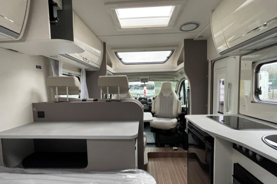 Etrusco-T5900-fb-new-2025-model-interior-to-front.jpg