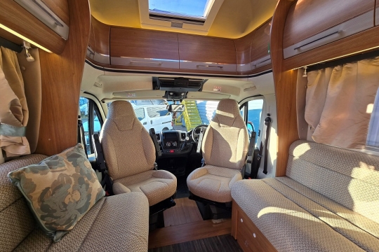 auto-trail-frontier-delaware-interior-cab-1.jpg