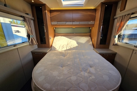 auto-trail-frontier-delaware-interior-bed-2.jpg