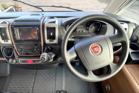 carthago-c-compactline-i-143-interior-dashboard.jpg