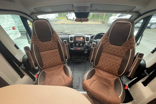 knaus-sunti-700-interior-cab.jpg