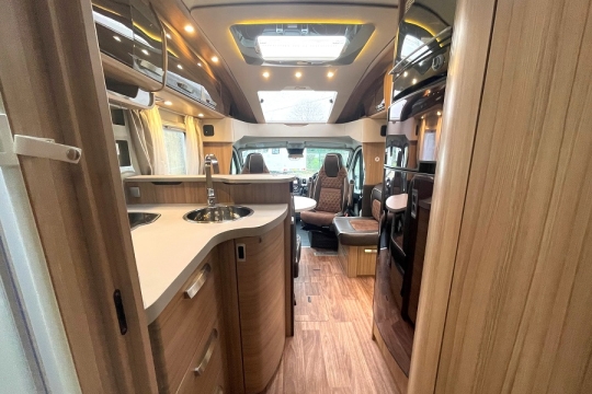 knaus-sunti-700-interior-to-front.jpg